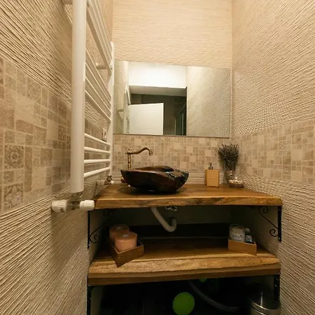 Retro By The Sea Apartment *